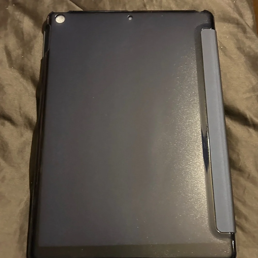 Gray Tablet iPad 9/8/7 Case